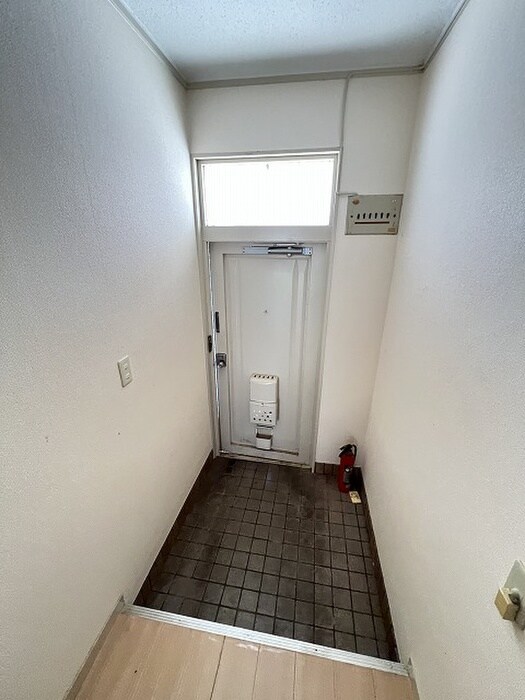 物件内観写真16　(玄関)