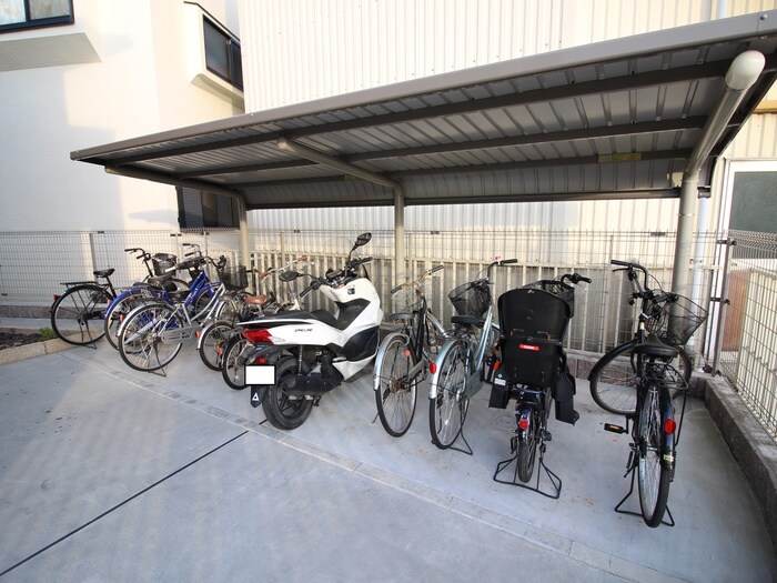 物件外観写真3　(駐輪場)