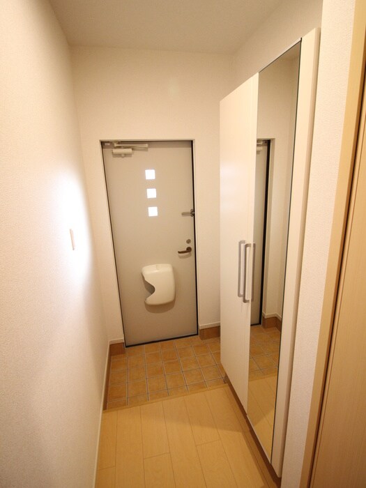 物件内観写真12　(玄関)