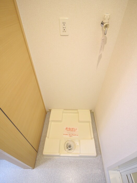 物件内観写真17　(洗濯機置場)