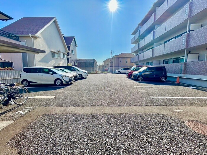 物件外観写真3　(駐車場)