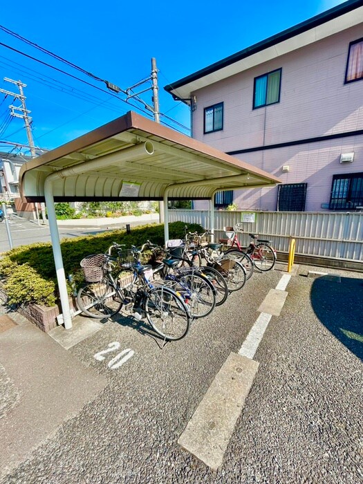 物件外観写真4　(駐輪場)