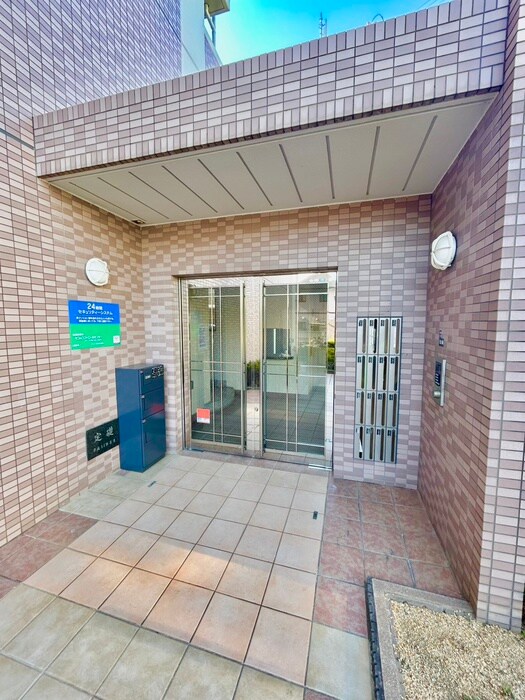 物件外観写真6　(エントランス部分)