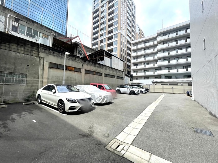 物件外観写真4　(駐車場)