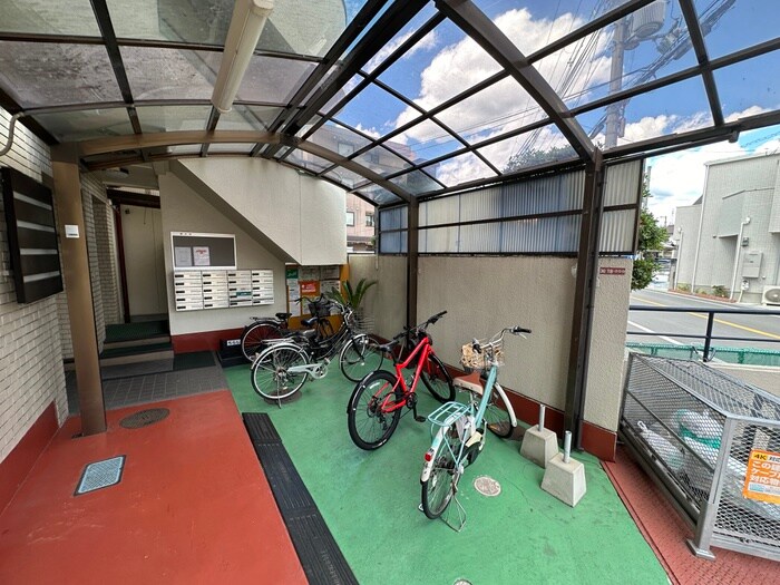 物件外観写真5　(駐輪場)