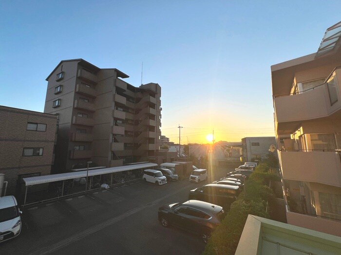 物件内観写真22　(室内からの展望)