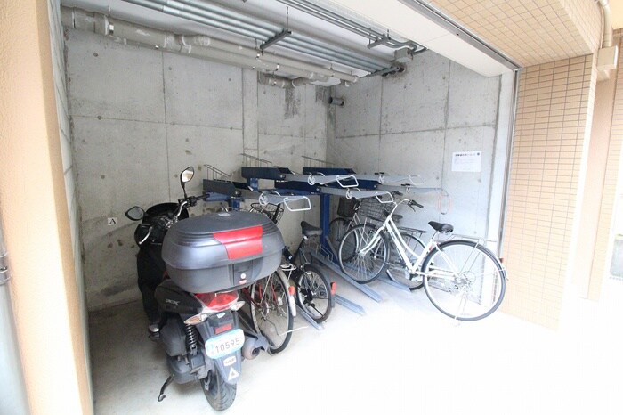 物件外観写真6　(駐輪場)