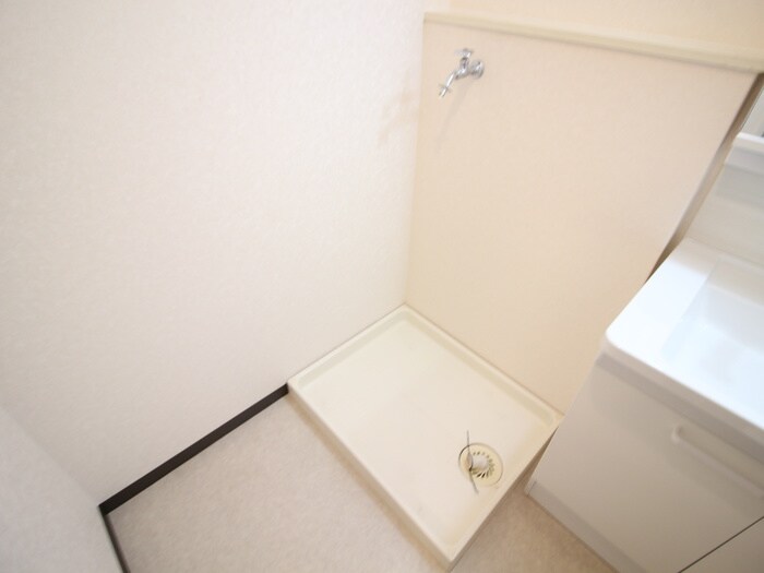 物件内観写真14　(洗濯機置場)