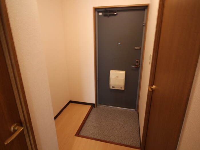 物件内観写真16　(玄関)