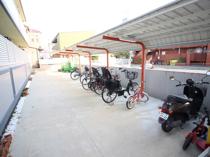 物件外観写真4　(駐輪場)