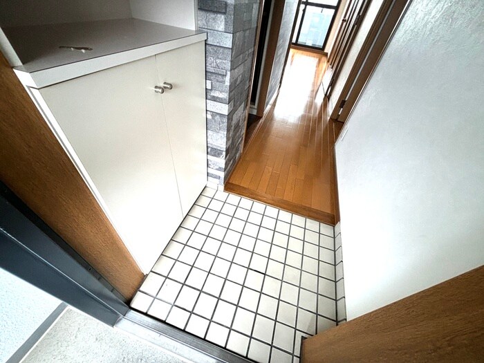 物件内観写真16　(玄関)