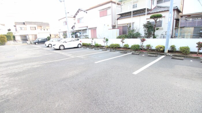 物件外観写真5　(駐車場)
