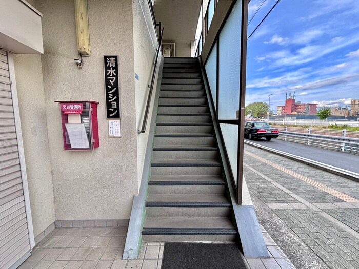 物件外観写真4　(エントランス部分)