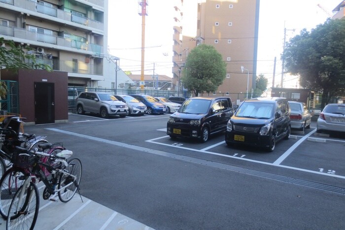 物件外観写真6　(駐車場)