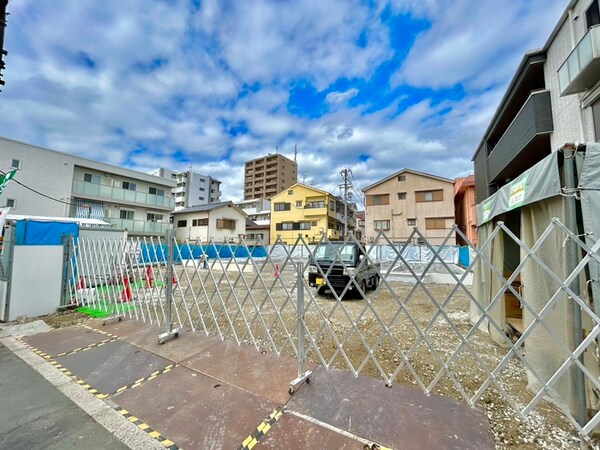 建築中