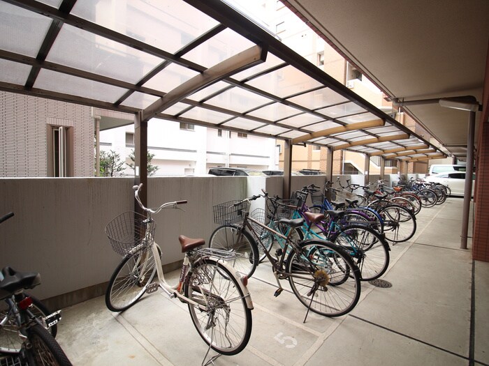 物件外観写真5　(駐輪場)