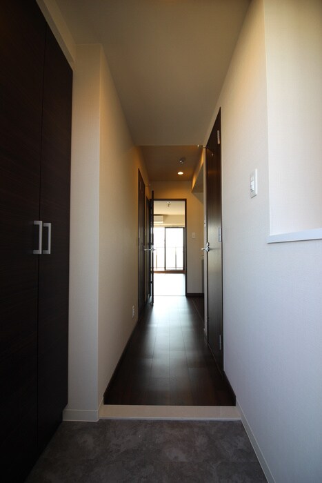 物件内観写真7　(玄関)