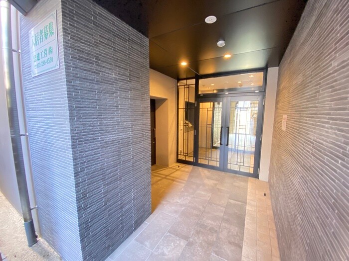 物件外観写真5　(エントランス部分)