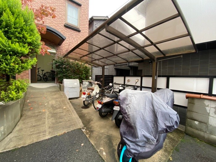 物件外観写真3　(駐輪場)