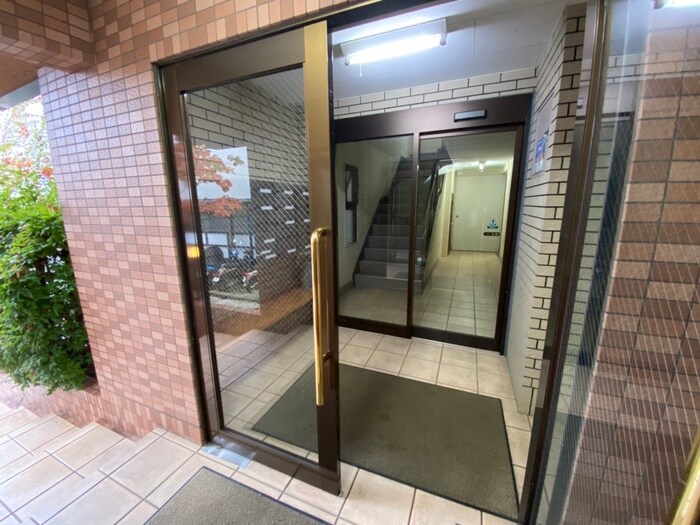 物件外観写真4　(エントランス部分)