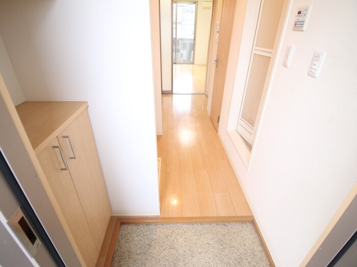 物件内観写真13　(玄関)