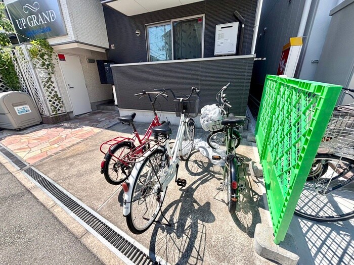 物件外観写真2　(駐輪場)