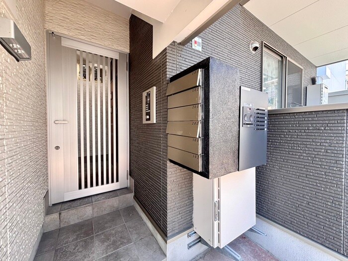 物件外観写真4　(エントランス部分)