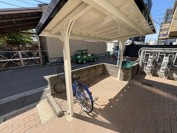 物件外観写真3　(駐輪場)