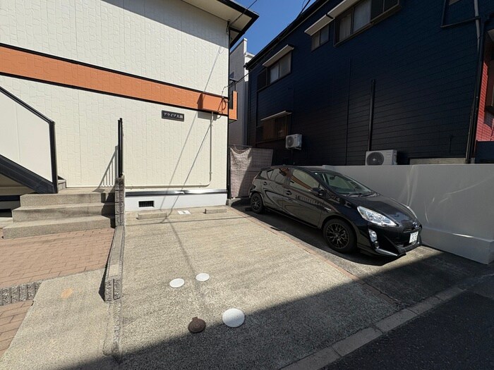 物件外観写真4　(駐車場)