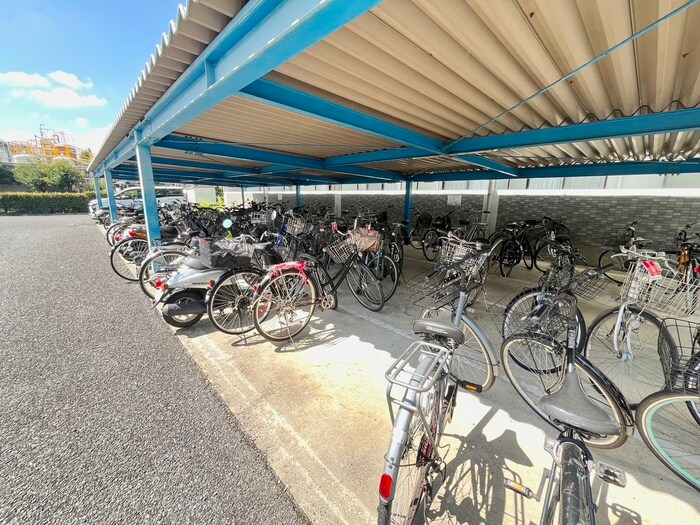 物件外観写真2　(駐輪場)
