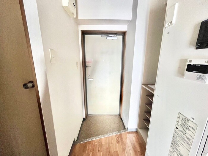 物件内観写真16　(玄関)