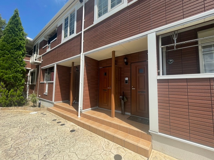 物件外観写真2　(エントランス部分)