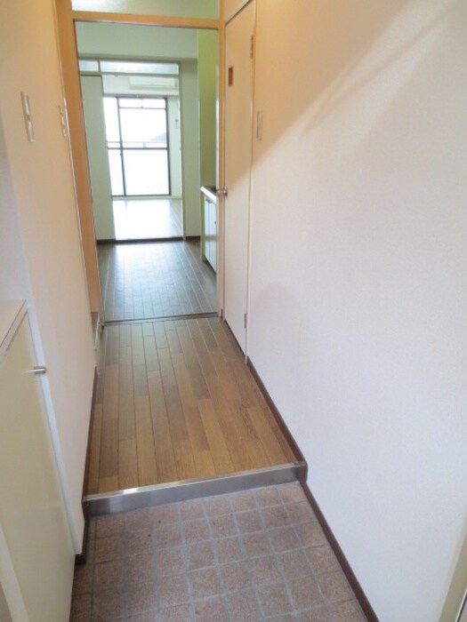 物件内観写真12　(玄関)