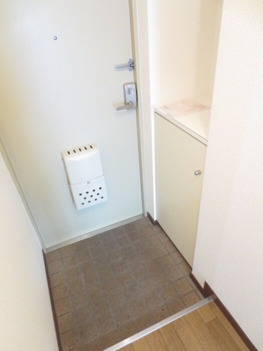 物件内観写真16　(玄関)