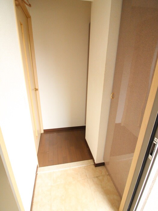 物件内観写真7　(玄関)