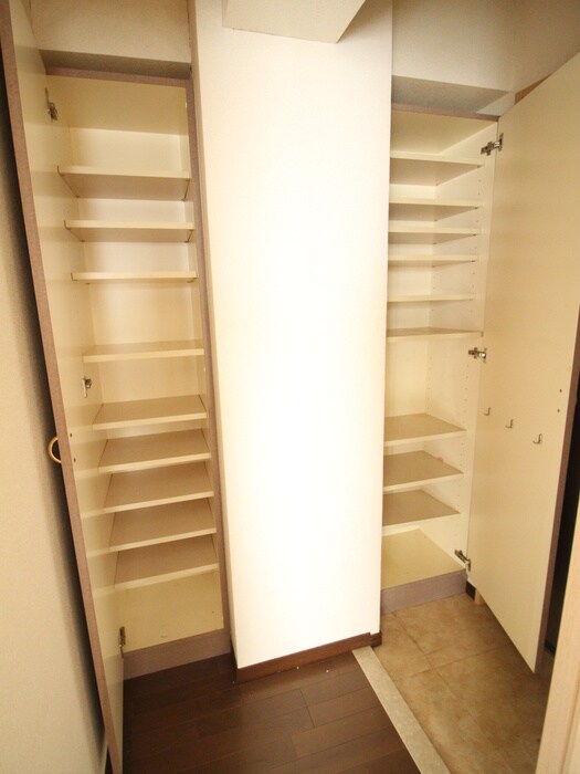 物件内観写真8　(靴箱)