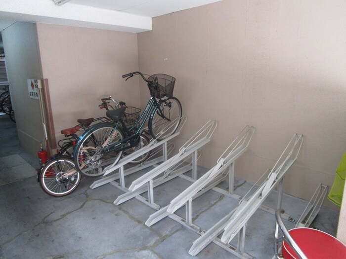 物件外観写真5　(駐輪場)