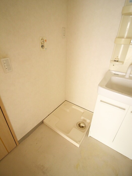 物件内観写真15　(洗濯機置場)