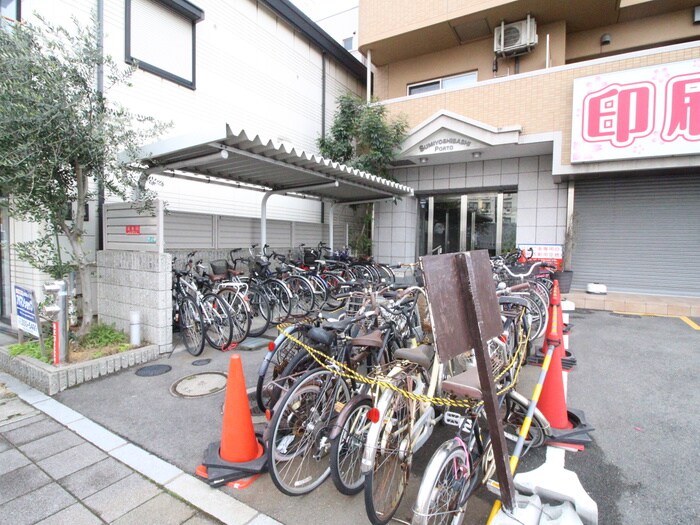 物件外観写真2　(駐輪場)