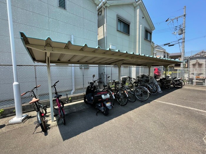 物件外観写真4　(駐輪場)