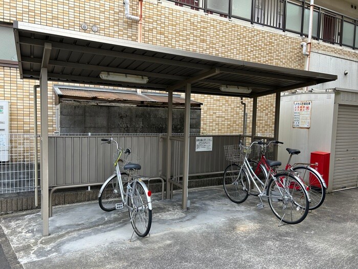 物件外観写真3　(駐輪場)