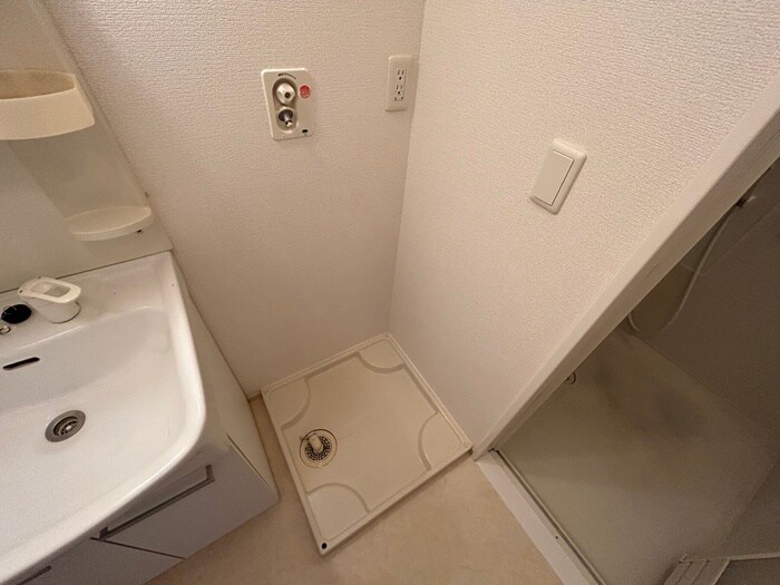 物件内観写真14　(洗濯機置場)