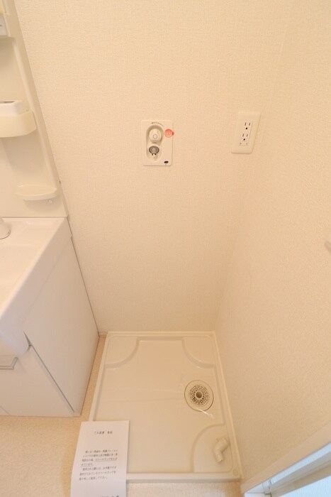 物件内観写真17　(洗濯機置場)