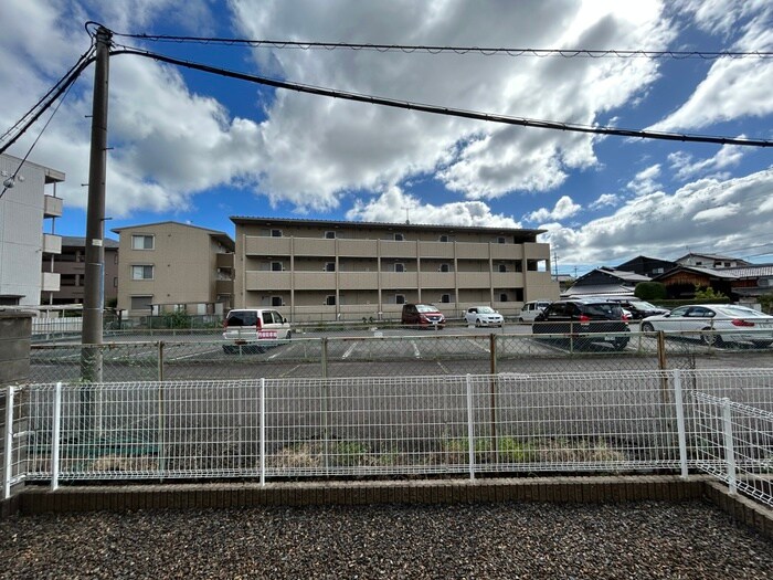 物件内観写真20　(室内からの展望)