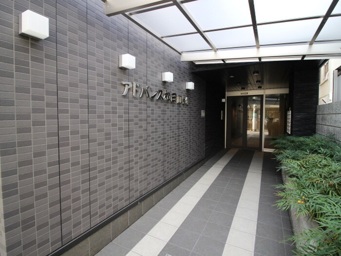 物件外観写真5　(エントランス部分)