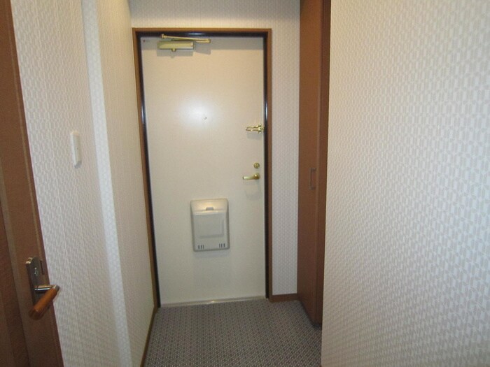 物件内観写真15　(玄関)