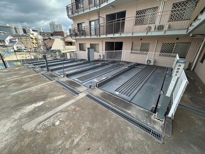 物件外観写真2　(駐車場)