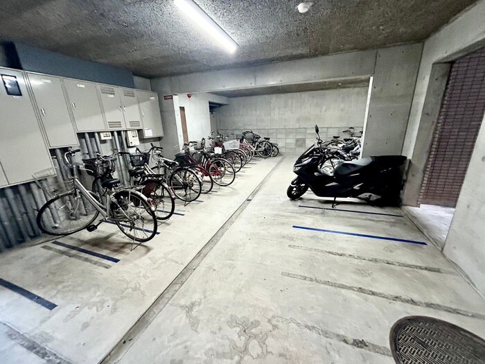 物件外観写真3　(駐輪場)