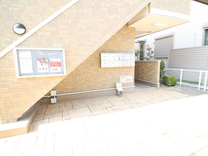 物件外観写真4　(エントランス部分)