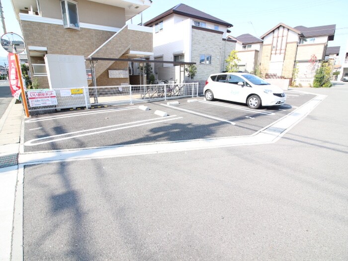 物件外観写真6　(駐車場)